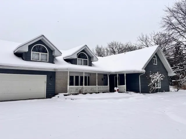 $3,500 | 330 East River Road, Des Plaines, IL 60016
