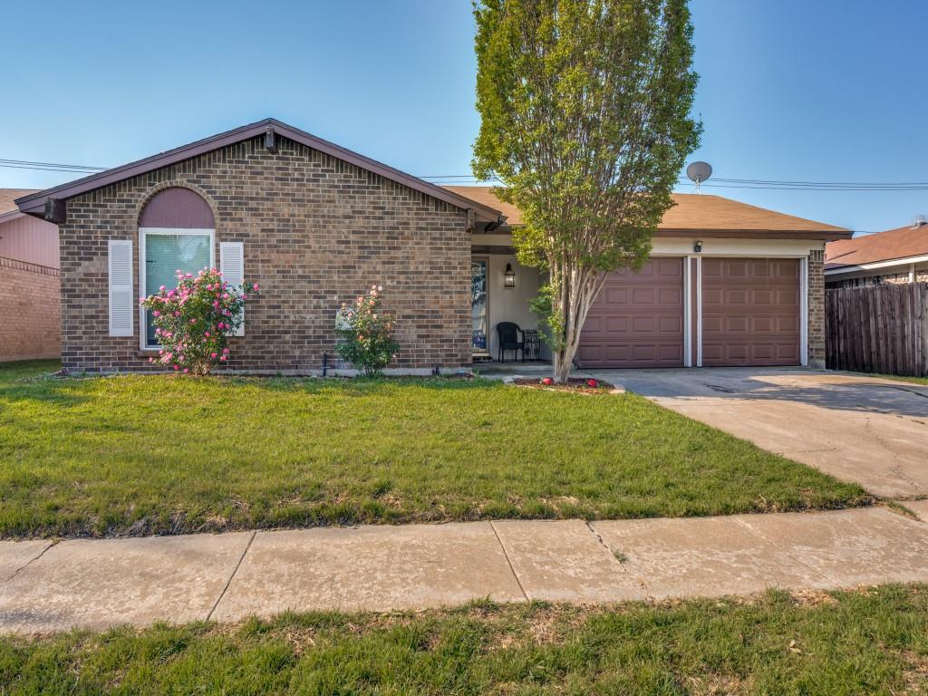 Ranch-style home with brick siding, driveway, a garage, and covered porch