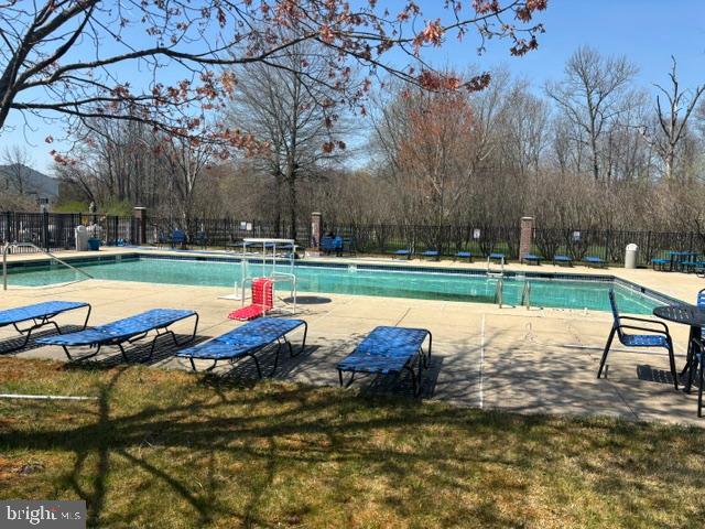 57 Windsor Pond Road Princeton Junction, NJ 08550 - Photo 31 of 37 Commnuty pool