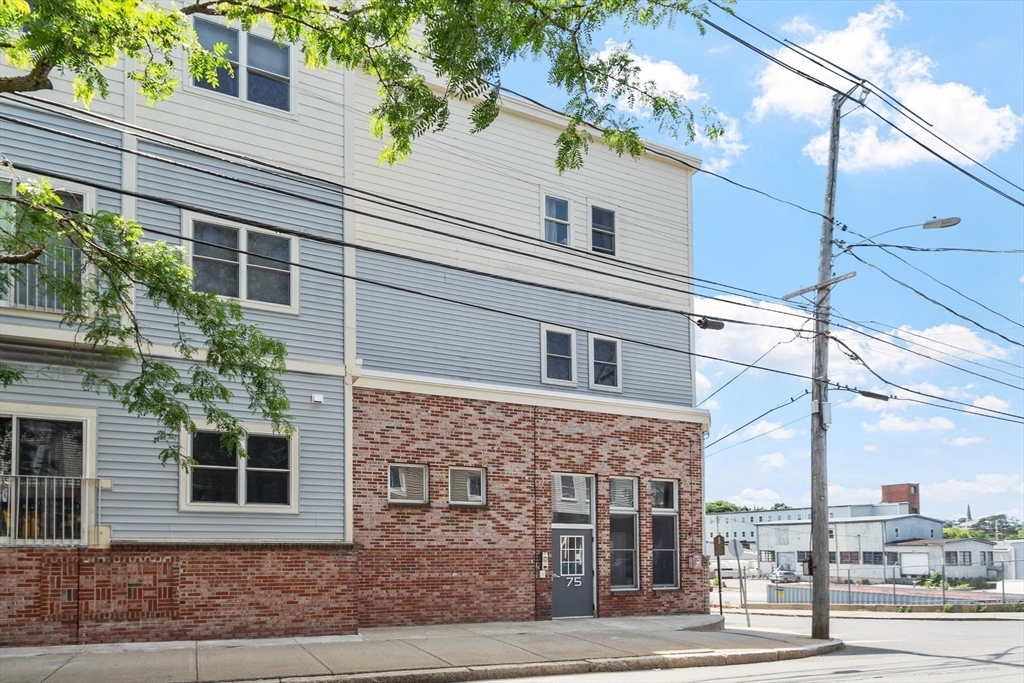 75 Walnut Street, Unit 302 Peabody, MA 01960 - Photo 4 of 31