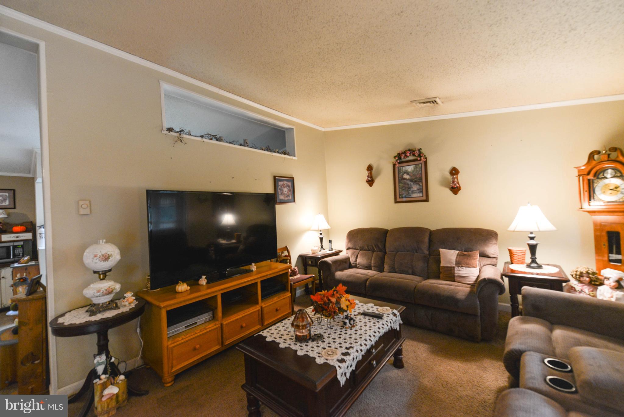 116 Tufts Road Pennsville, NJ 08070 - Photo 12 of 28 Living room