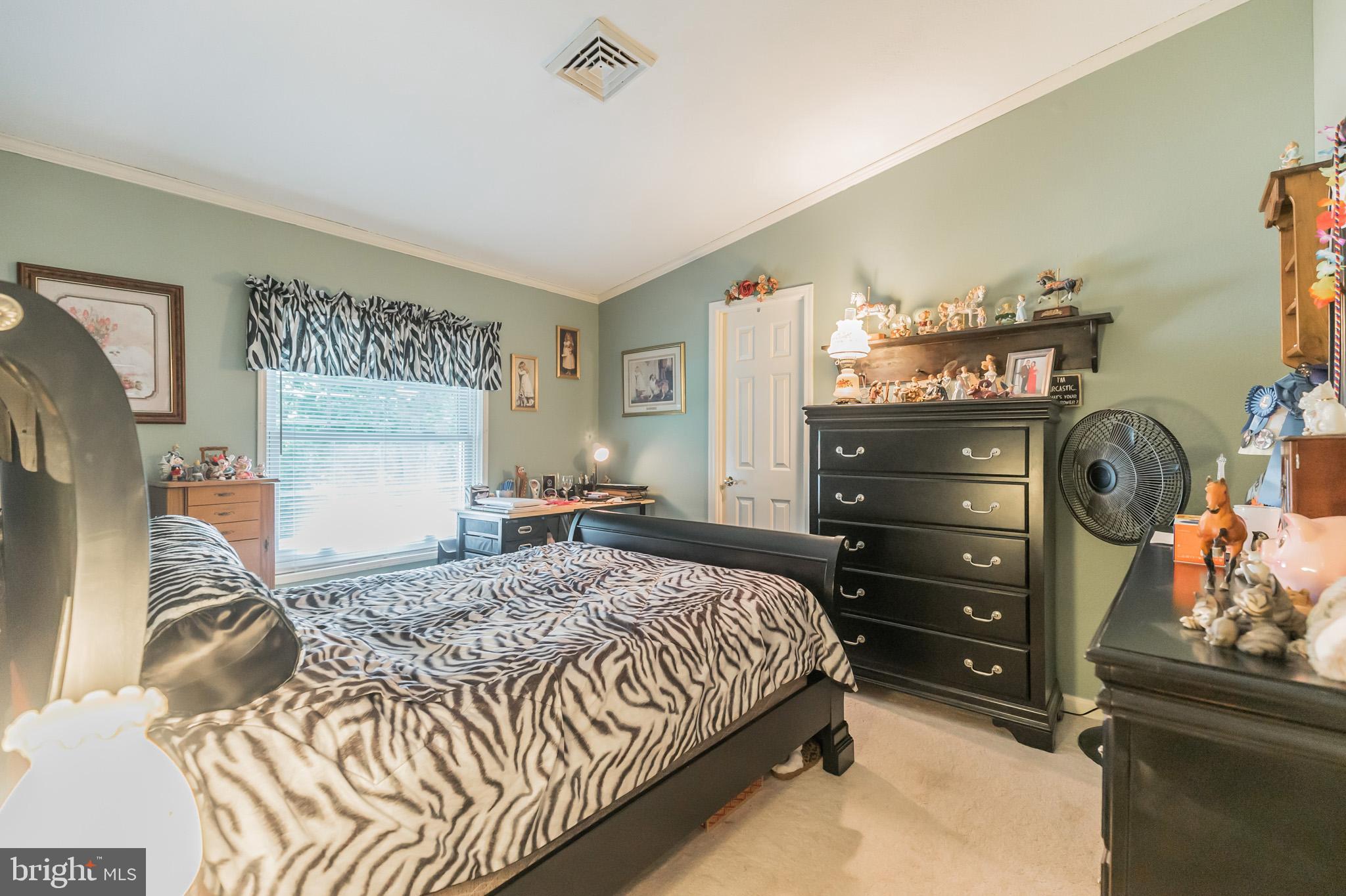 116 Tufts Road Pennsville, NJ 08070 - Photo 17 of 28 Second bedroom with walk in closet