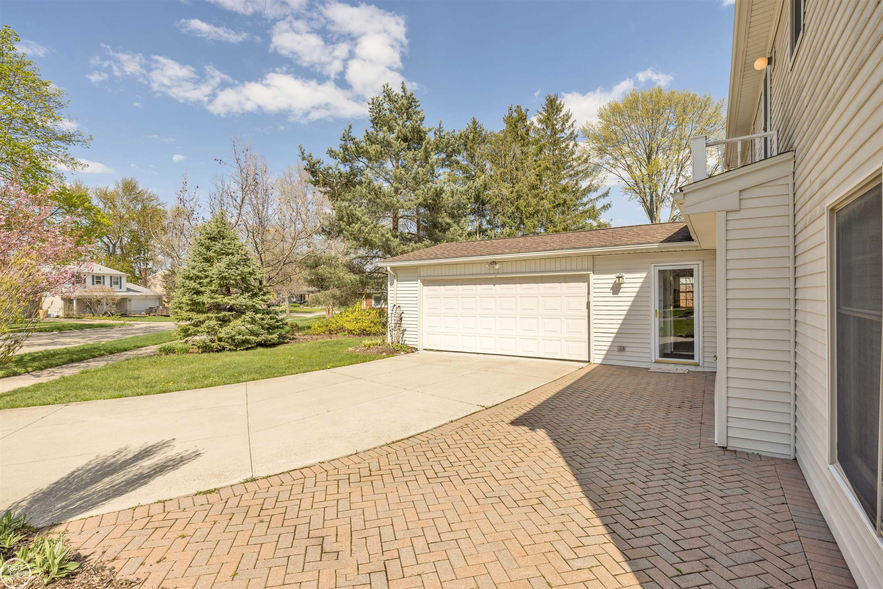 4132 Amherst Road Royal Oak, MI 48073 - Photo 7 of 49