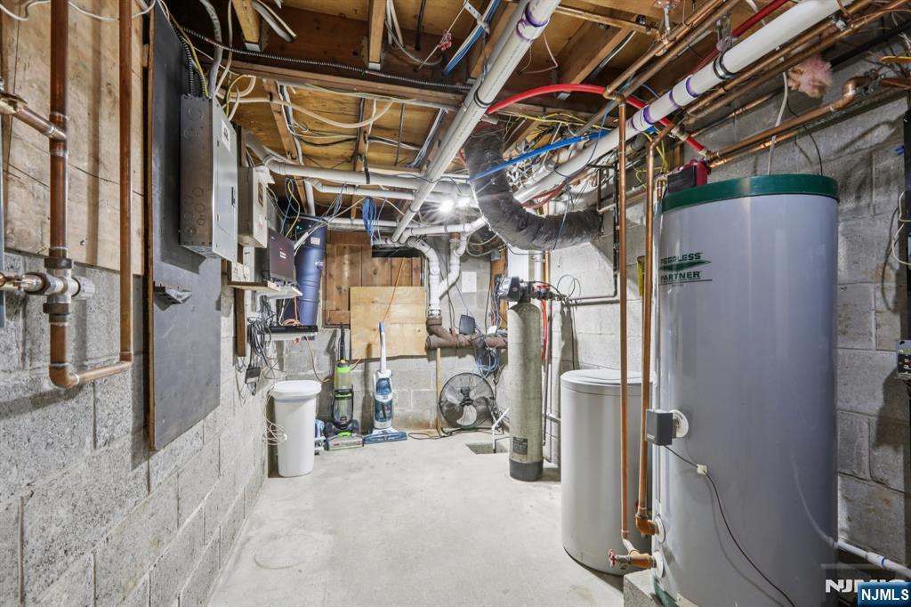 1044 Ramapo Valley Road Mahwah, NJ 07430 - Photo 31 of 47