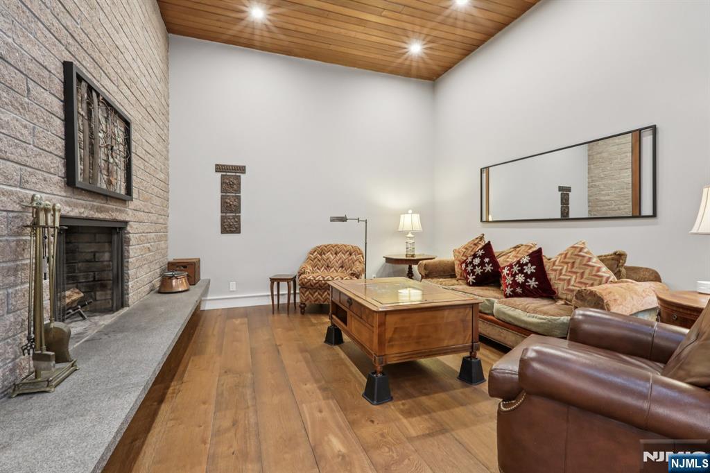 1044 Ramapo Valley Road Mahwah, NJ 07430 - Photo 4 of 47