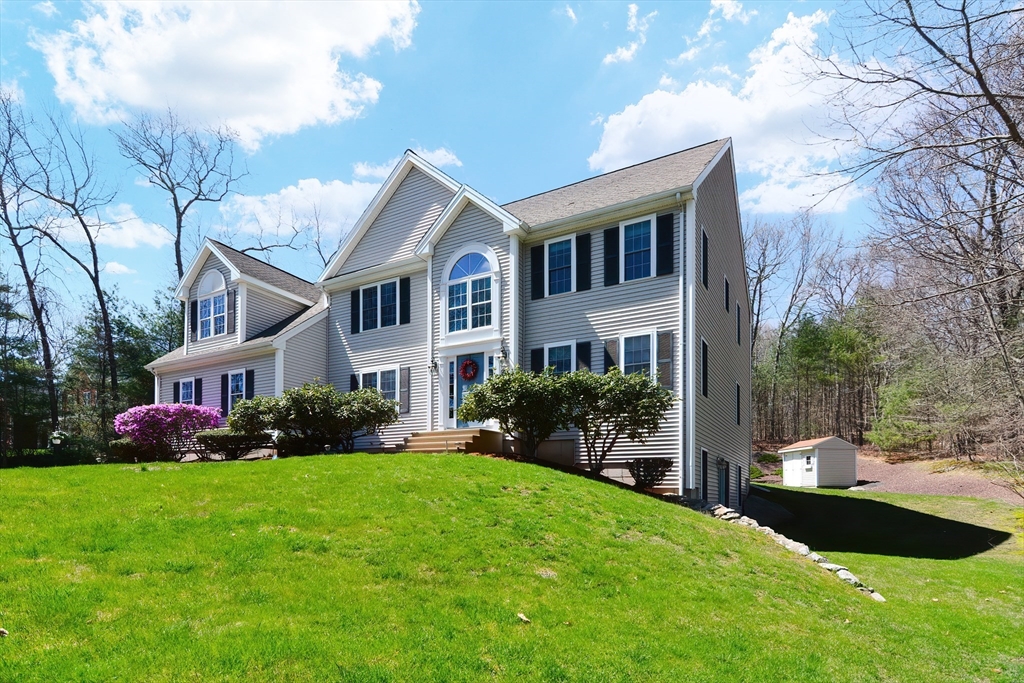 23 Vincent Road Mendon, MA 01756 - Photo 3 of 41 Gallery Image 3