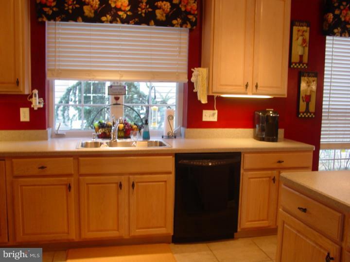 28 Emery Way Delanco, NJ 08075 - Photo 3 of 24 Gallery Image 3