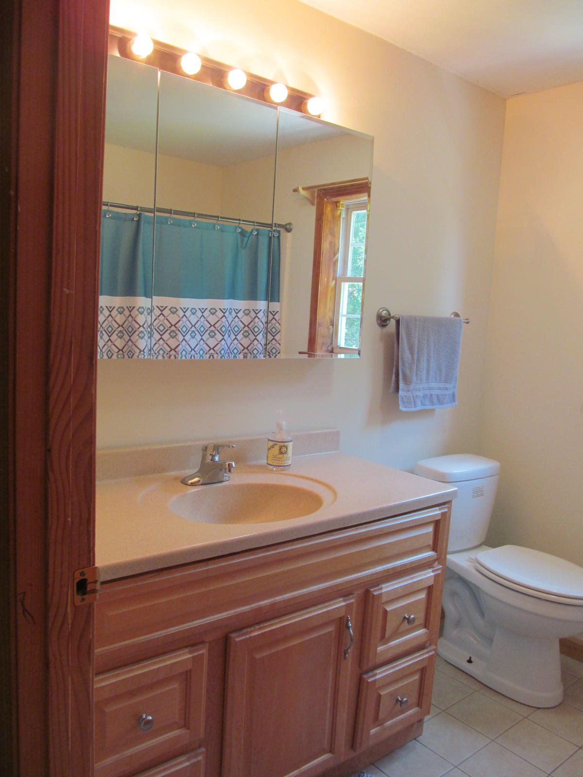 18 Abbott Road North Berwick, ME 03906 - Photo 29 of 36 18 Abbott 2nd fl bath