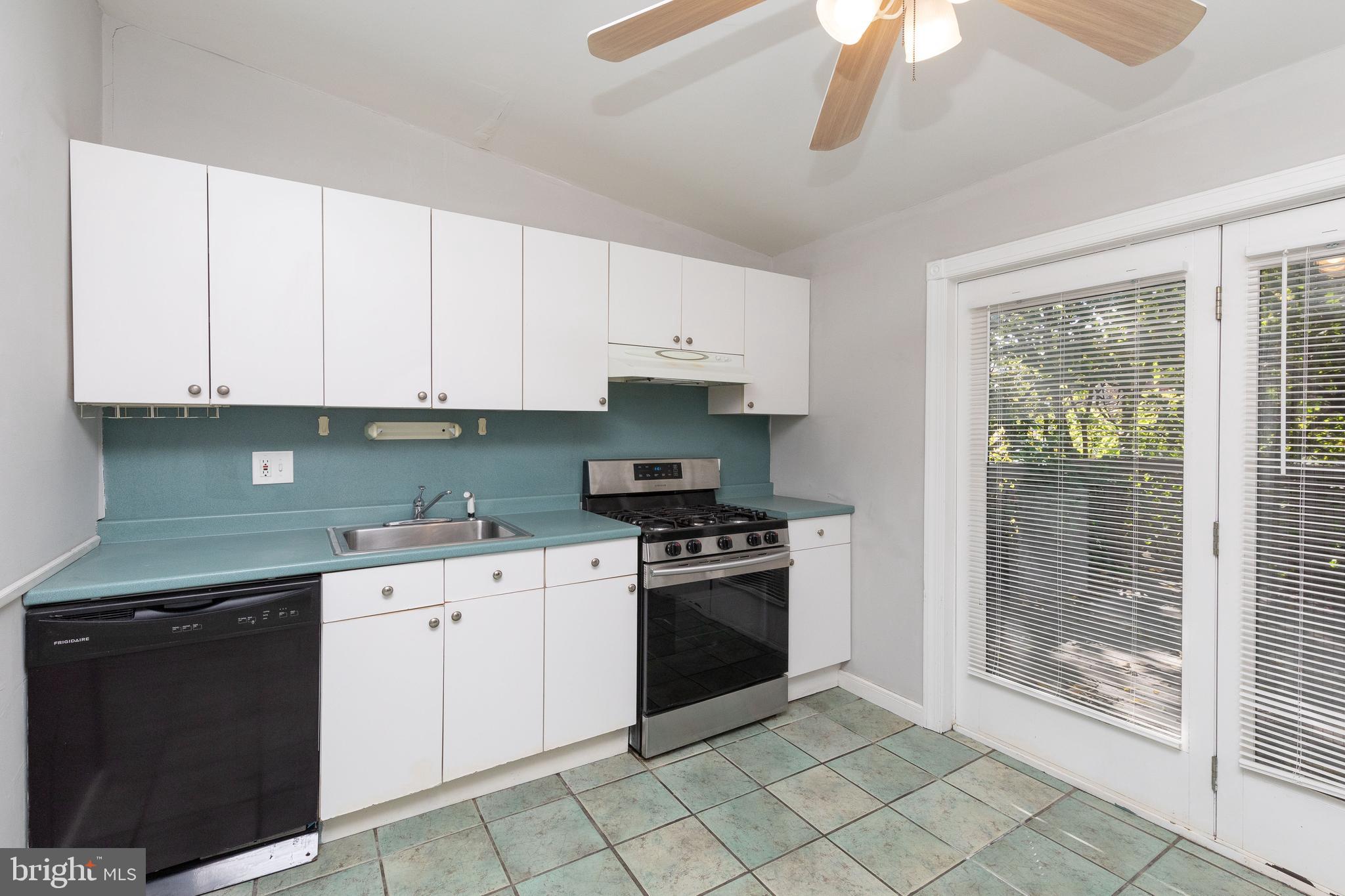 4444 Baker Street Philadelphia, PA 19127 - Photo 10 of 32