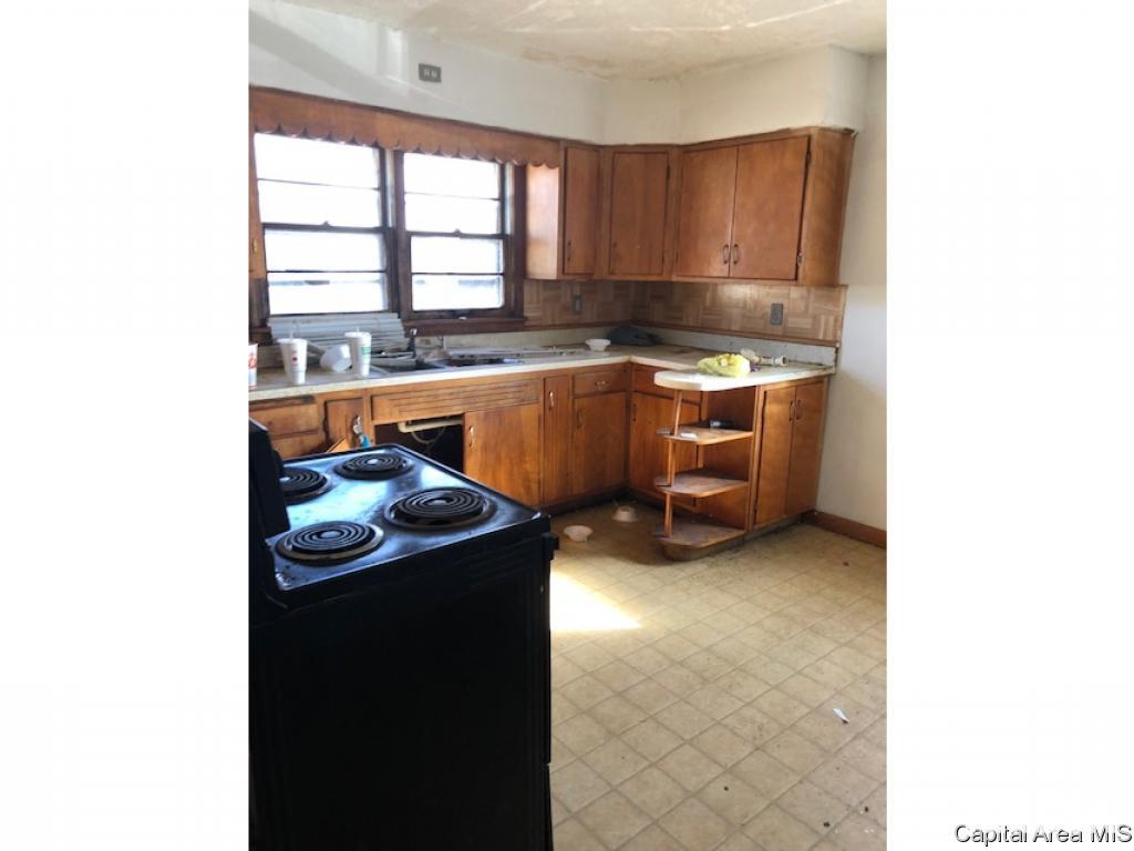 904 South 23rd Street Springfield, IL 62703 - Photo 3 of 10