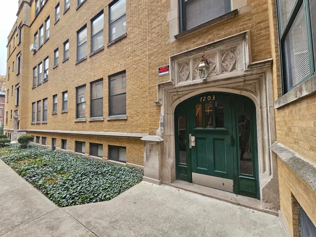 $1,100 | 7203 South Yates Boulevard, Unit 1A, Chicago, IL 60649