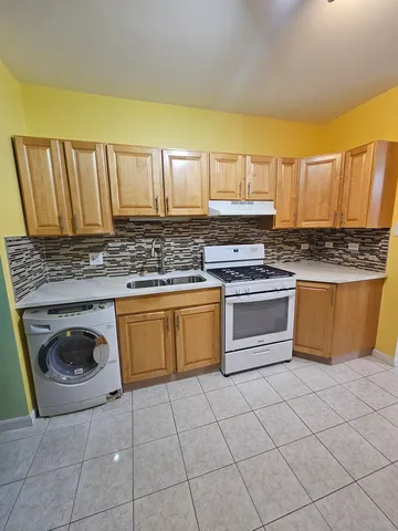 $1,100 | 7203 South Yates Boulevard, Unit 1A, Chicago, IL 60649