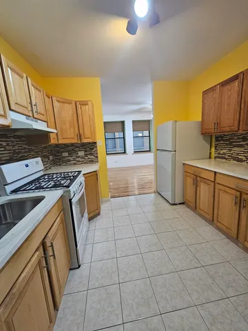 $1,100 | 7203 South Yates Boulevard, Unit 1A, Chicago, IL 60649