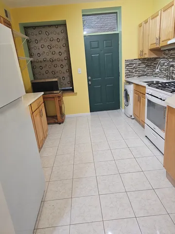 $1,100 | 7203 South Yates Boulevard, Unit 1A, Chicago, IL 60649