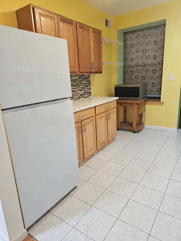 $1,100 | 7203 South Yates Boulevard, Unit 1A, Chicago, IL 60649