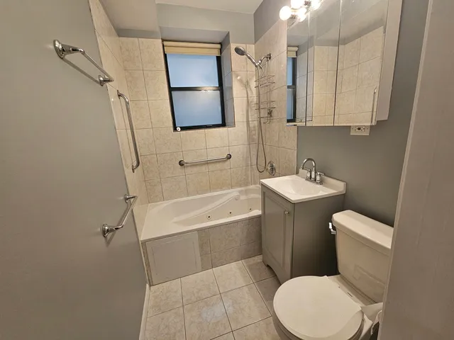 $1,100 | 7203 South Yates Boulevard, Unit 1A, Chicago, IL 60649