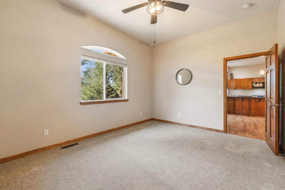 6352 Sanderling Road Klamath Falls, OR 97601 - Photo 34 of 65 Second Primary