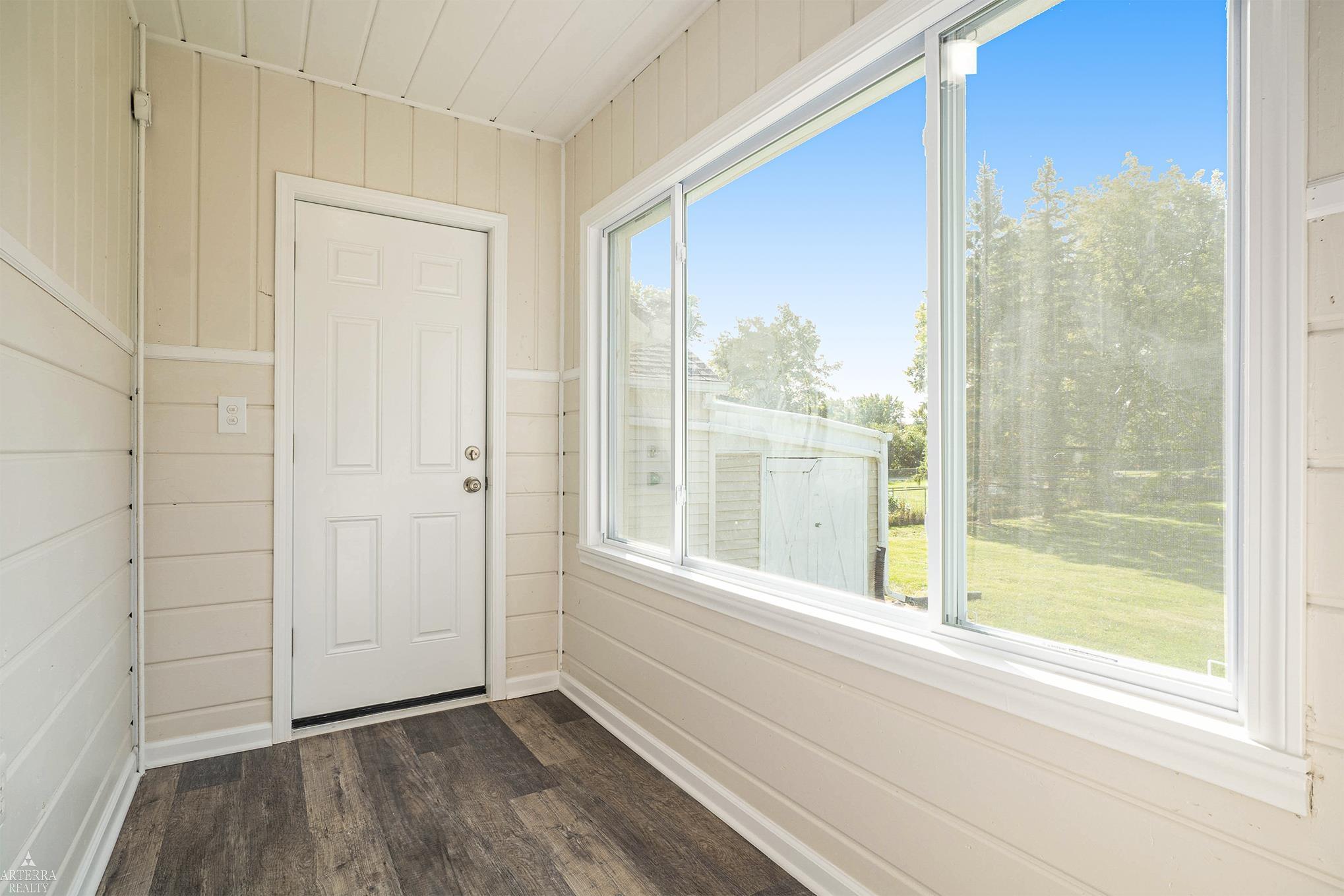 5122 Lapeer Road Burton, MI 48509 - Photo 9 of 25 50154288-ab44b0a7-9e1d-4f8a-9b44-22218a88b5c1.JPG