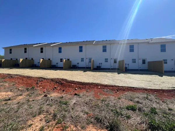 a view of a house with backyard