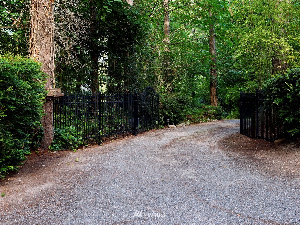 8100 Hansen Road Northeast Bainbridge Island, WA 98110 - Photo 2 of 25 Gallery Image 2
