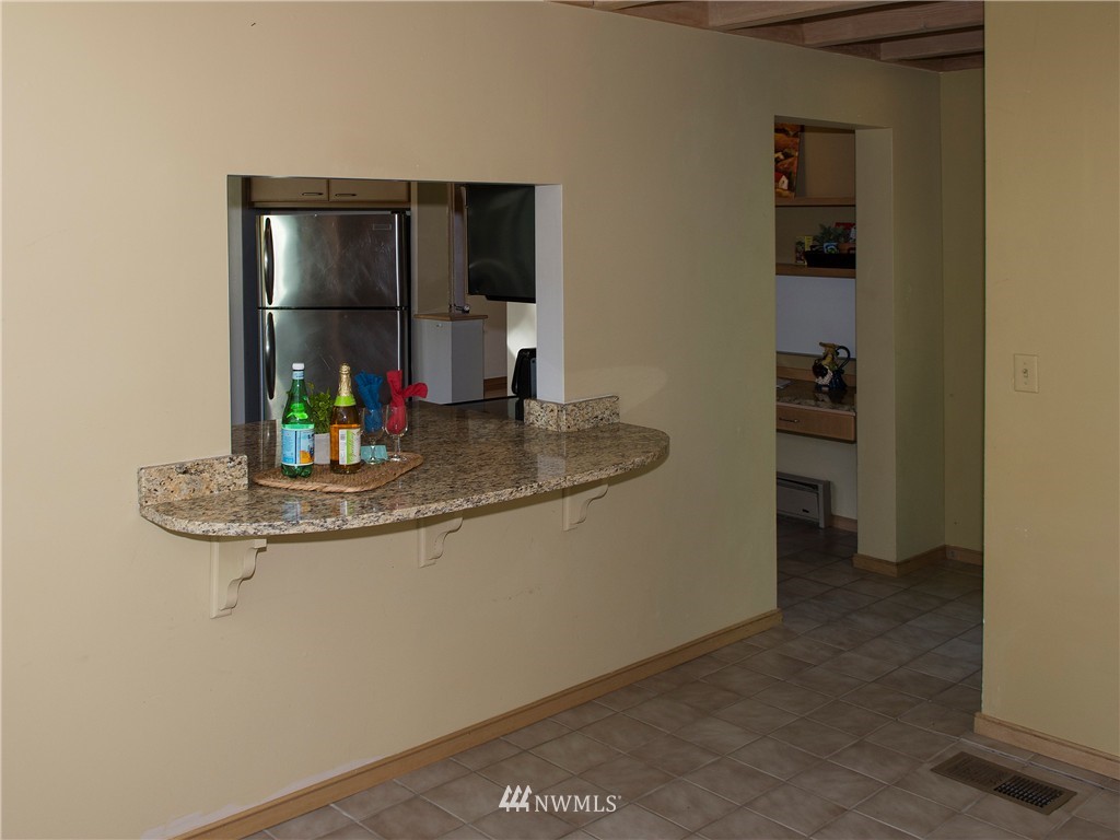 8100 Hansen Road Northeast Bainbridge Island, WA 98110 - Photo 11 of 25 Gallery Image 11