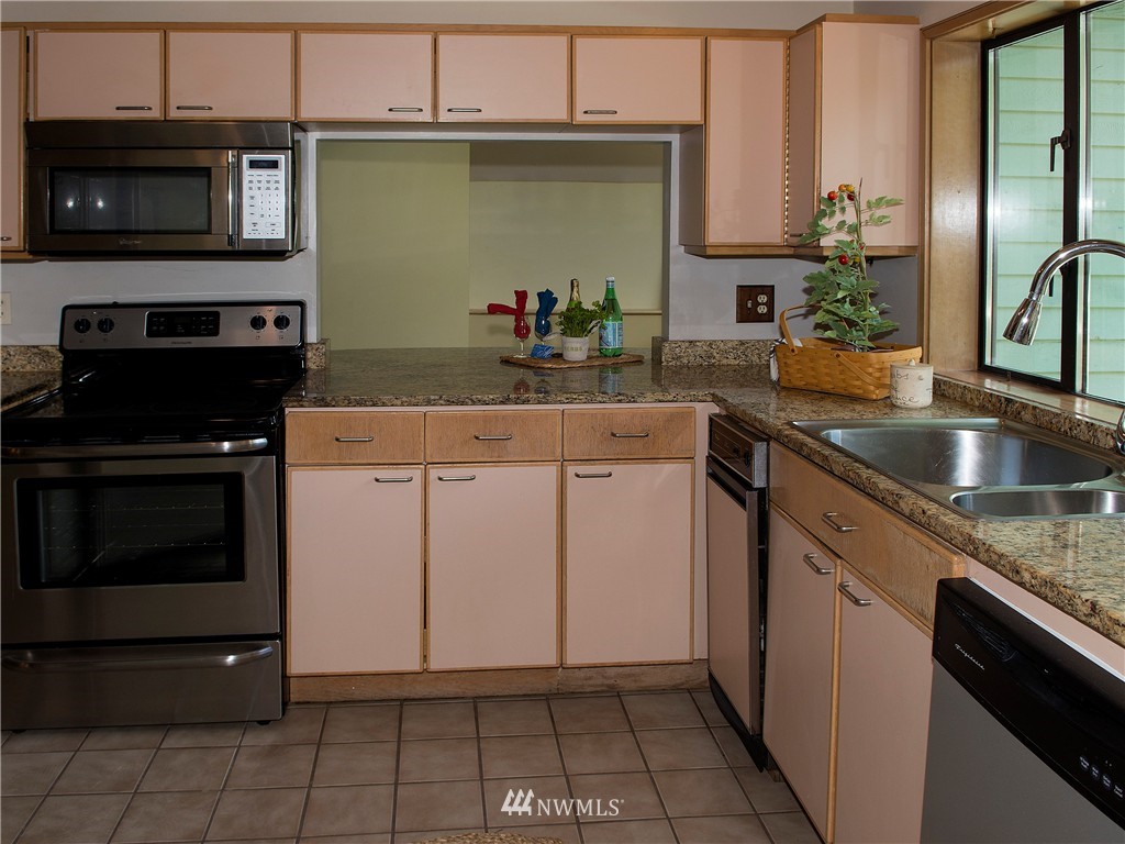 8100 Hansen Road Northeast Bainbridge Island, WA 98110 - Photo 12 of 25 Gallery Image 12