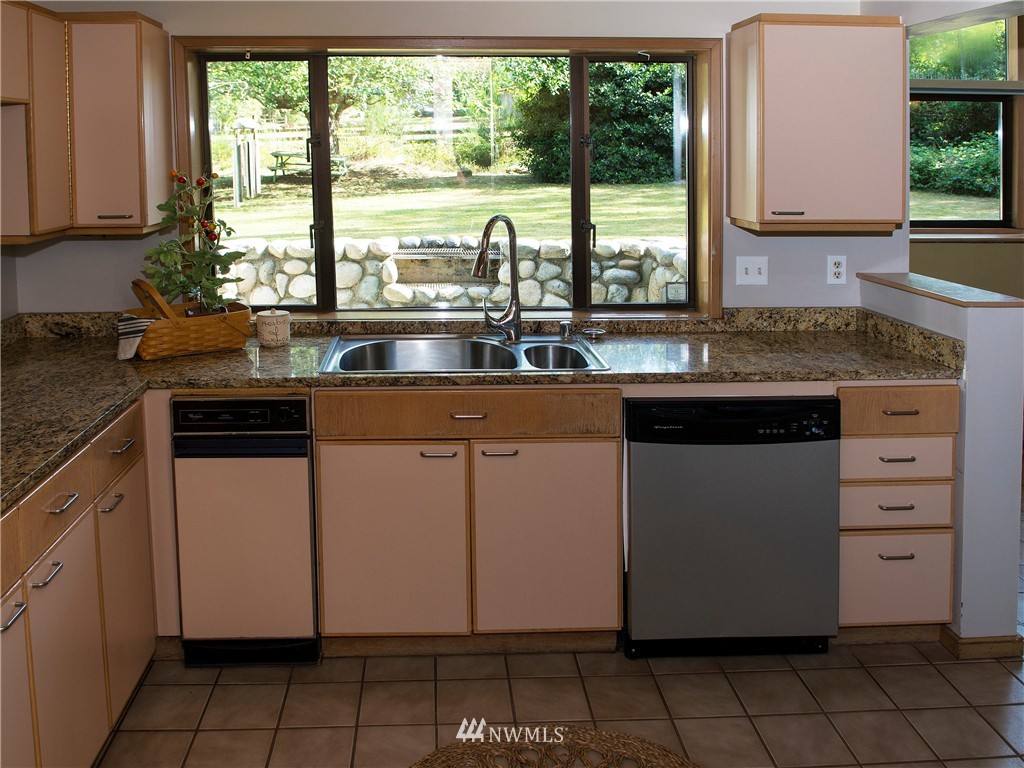 8100 Hansen Road Northeast Bainbridge Island, WA 98110 - Photo 13 of 25 Gallery Image 13