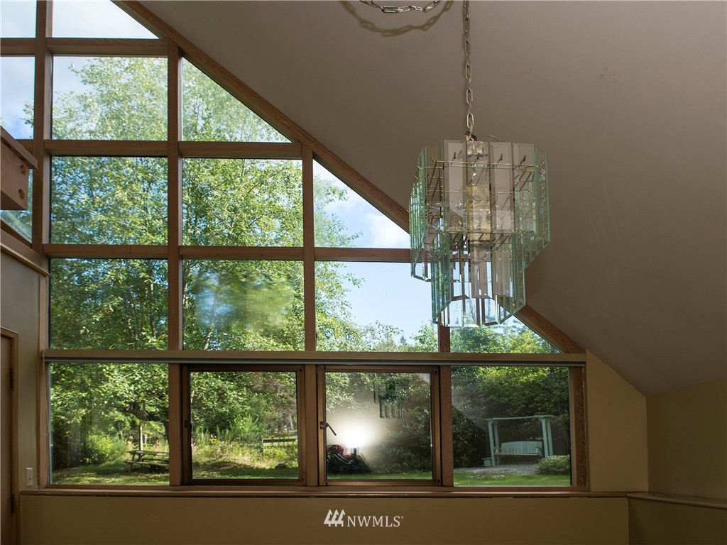 8100 Hansen Road Northeast Bainbridge Island, WA 98110 - Photo 16 of 25 Gallery Image 16