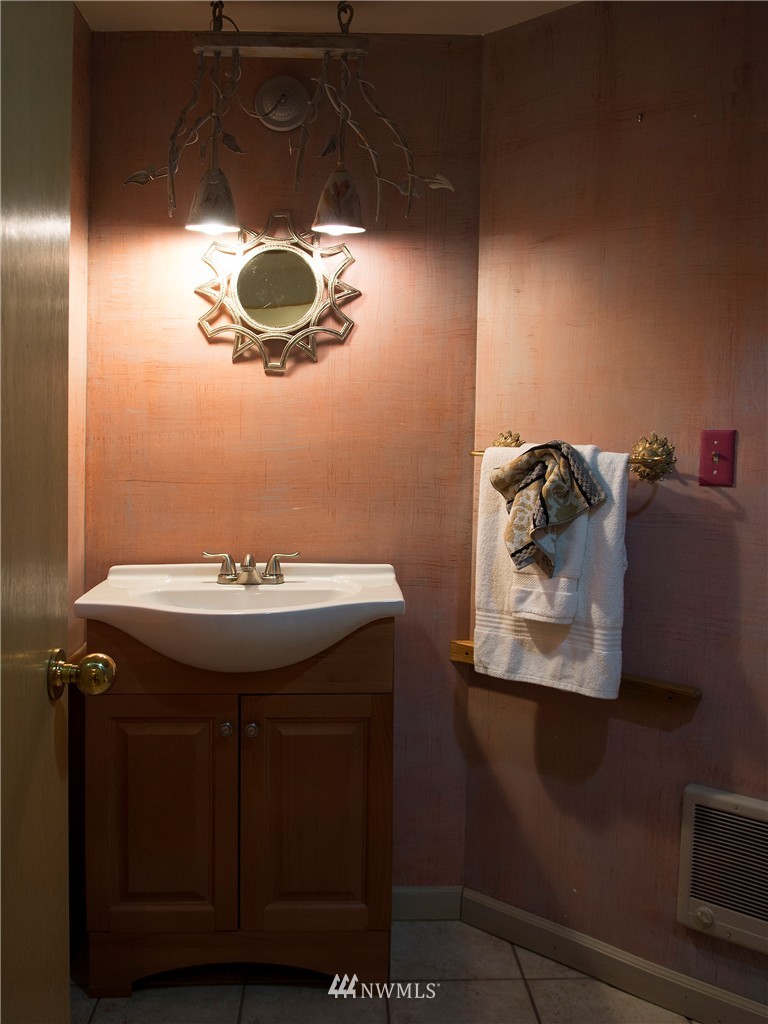 8100 Hansen Road Northeast Bainbridge Island, WA 98110 - Photo 17 of 25 Gallery Image 17