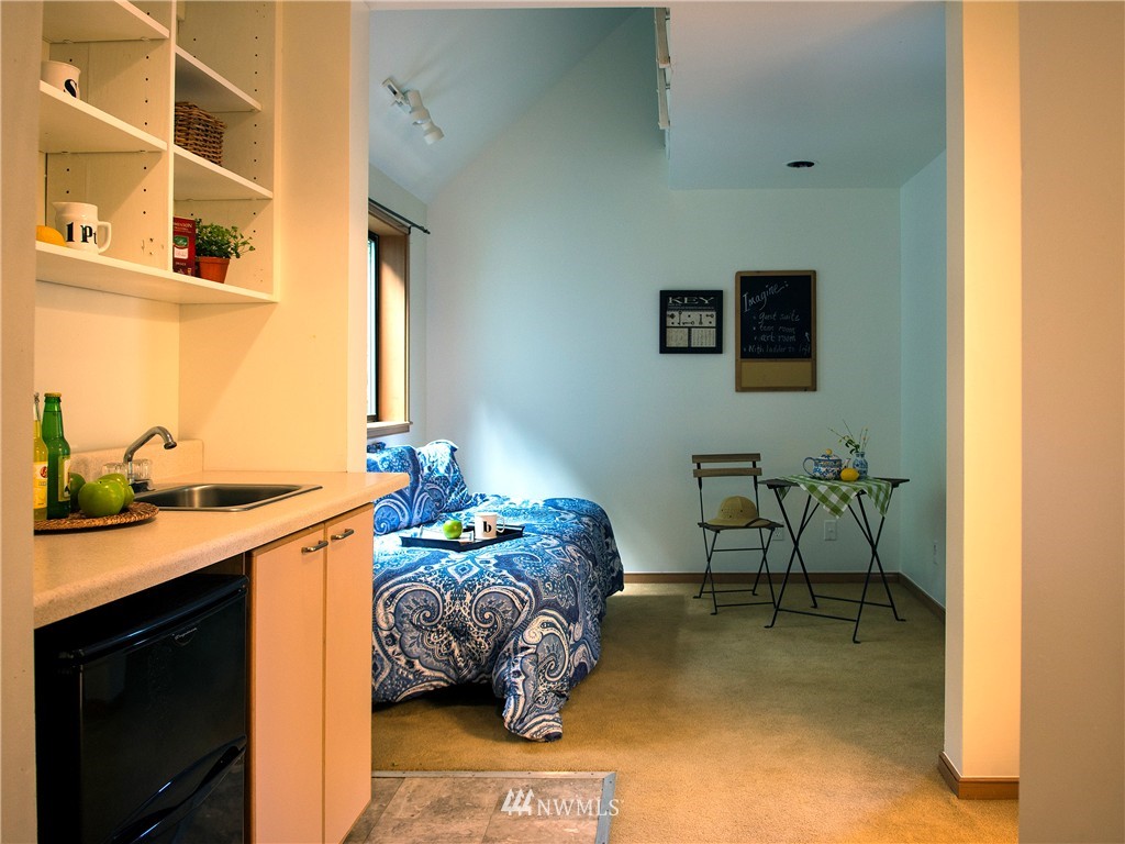 8100 Hansen Road Northeast Bainbridge Island, WA 98110 - Photo 18 of 25 Gallery Image 18