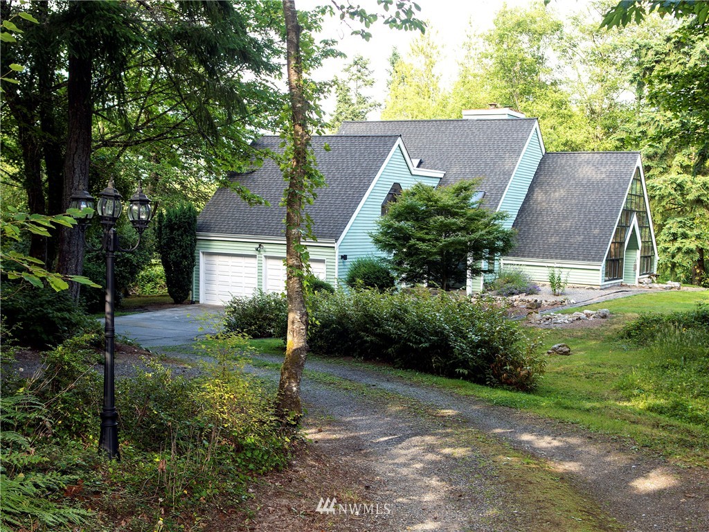 8100 Hansen Road Northeast Bainbridge Island, WA 98110 - Photo 3 of 25 Gallery Image 3