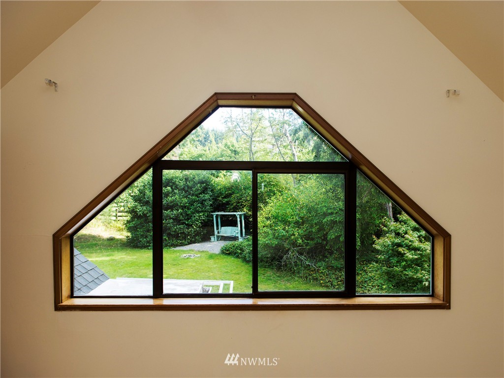 8100 Hansen Road Northeast Bainbridge Island, WA 98110 - Photo 23 of 25 Gallery Image 23