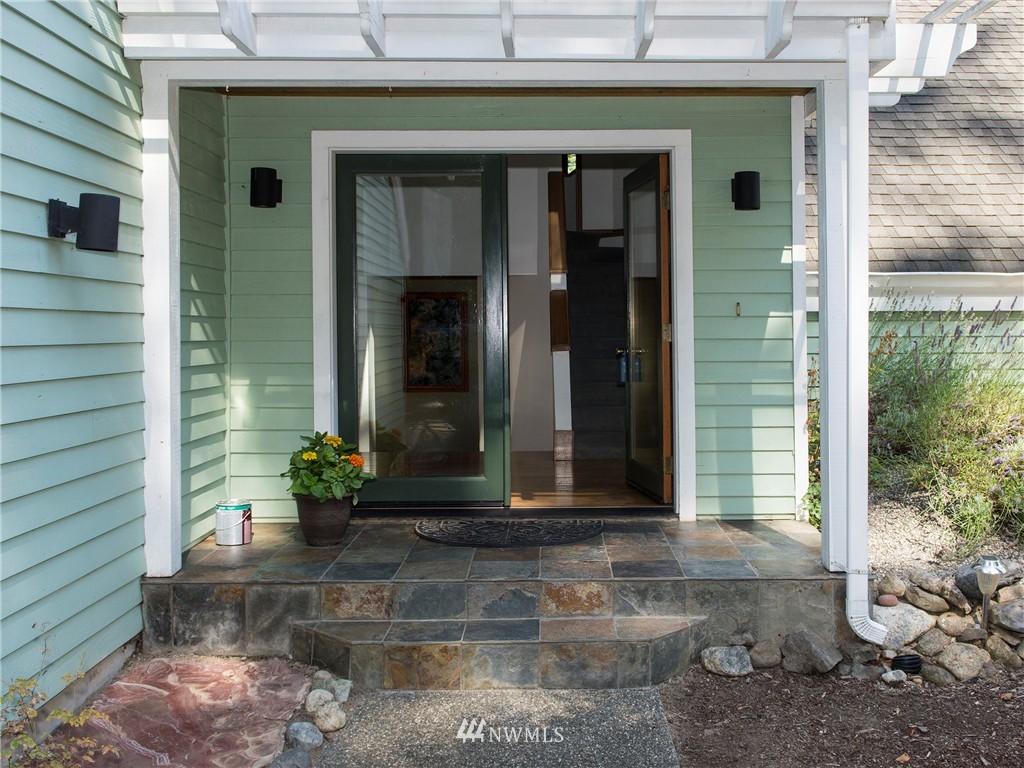 8100 Hansen Road Northeast Bainbridge Island, WA 98110 - Photo 4 of 25 Gallery Image 4