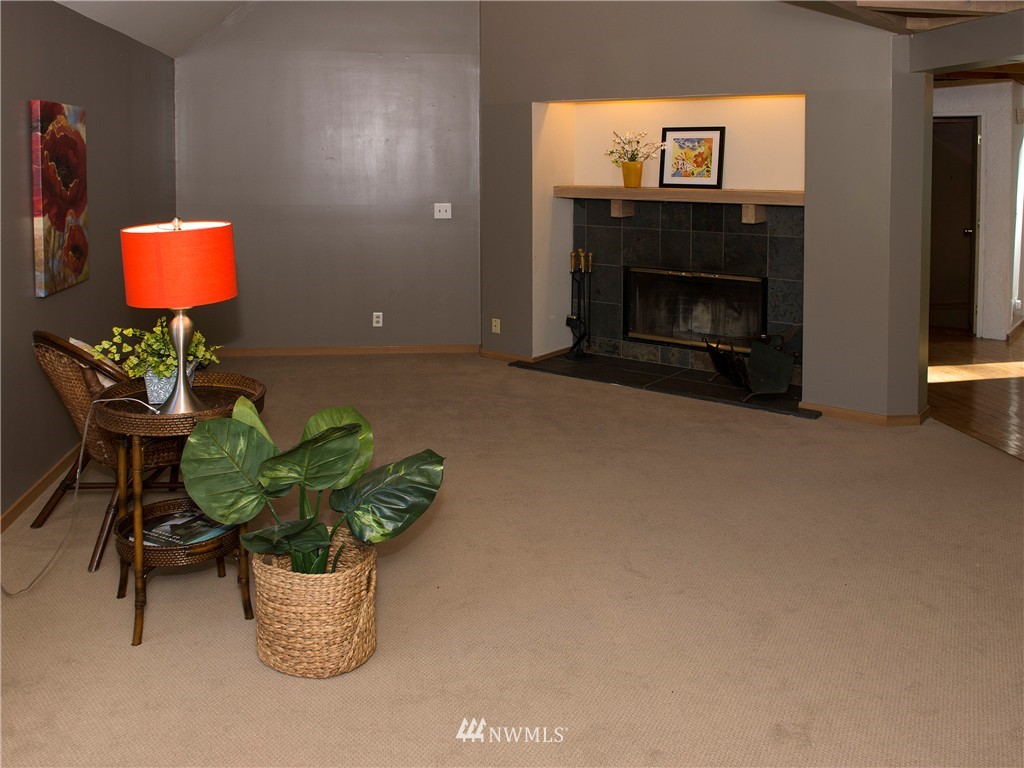 8100 Hansen Road Northeast Bainbridge Island, WA 98110 - Photo 6 of 25 Gallery Image 6