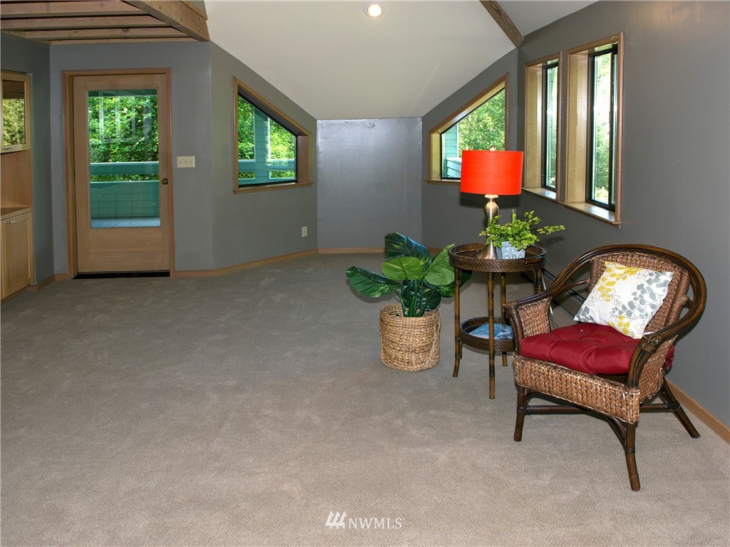 8100 Hansen Road Northeast Bainbridge Island, WA 98110 - Photo 7 of 25 Gallery Image 7
