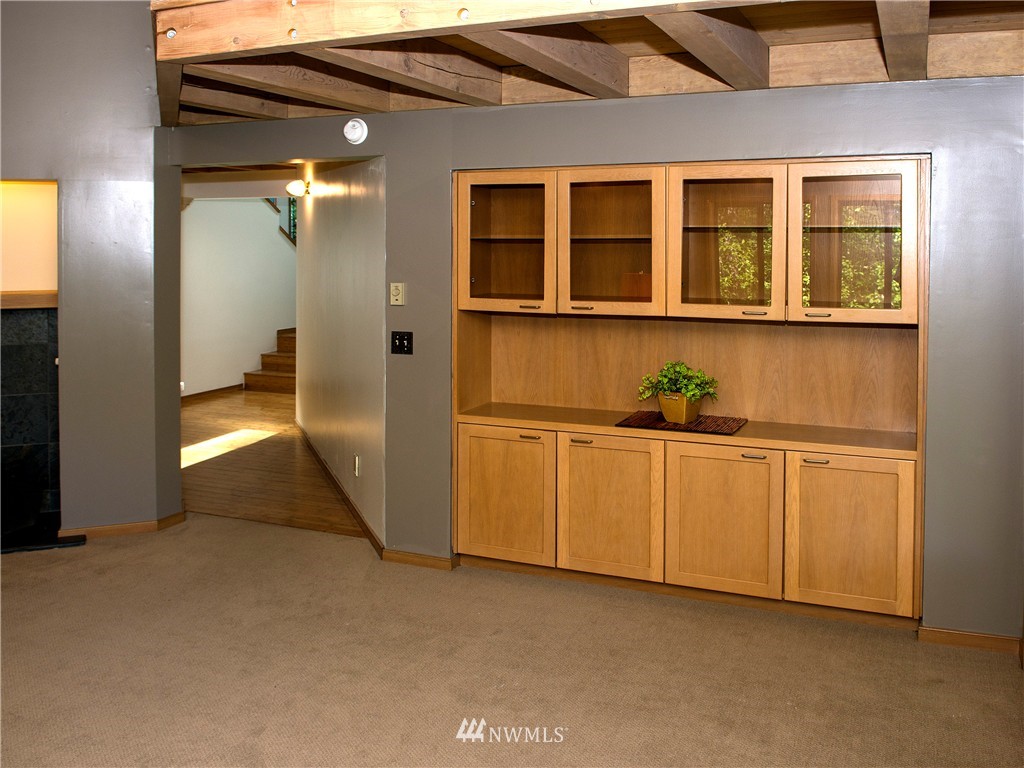 8100 Hansen Road Northeast Bainbridge Island, WA 98110 - Photo 9 of 25 Gallery Image 9
