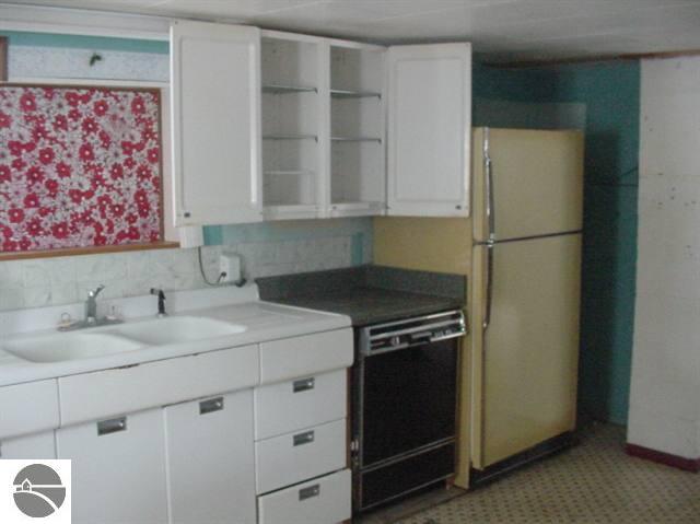 1513 Vanderlip Road Traverse City, MI 49686 - Photo 5 of 15 1700430-4.JPG