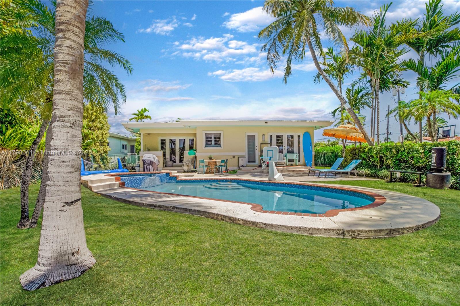 9300 Bay Drive Surfside, FL 33154 - Photo 26 of 36