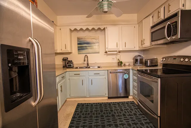 $259,000 | 4050 Dundee Road, Unit 203, Northbrook, IL 60062