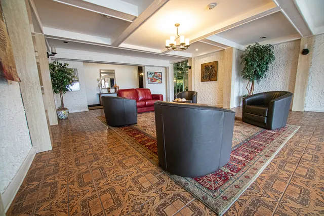 $259,000 | 4050 Dundee Road, Unit 203, Northbrook, IL 60062