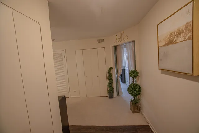 $259,000 | 4050 Dundee Road, Unit 203, Northbrook, IL 60062