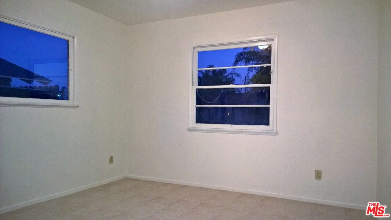 196 East Home Street Rialto, CA 92376 - Photo 12 of 18