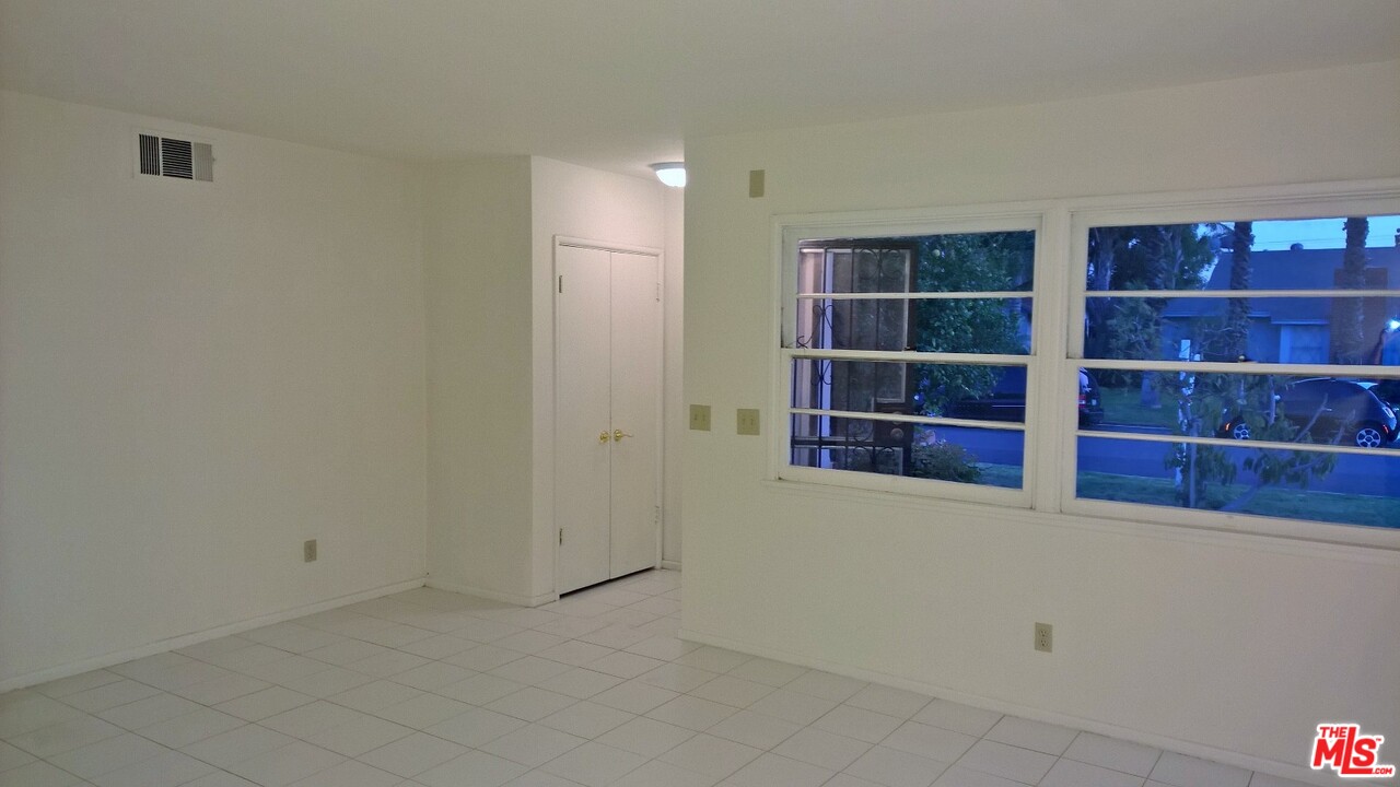 196 East Home Street Rialto, CA 92376 - Photo 14 of 18
