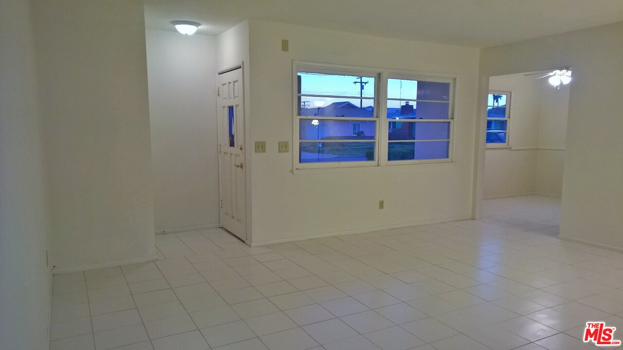196 East Home Street Rialto, CA 92376 - Photo 3 of 18