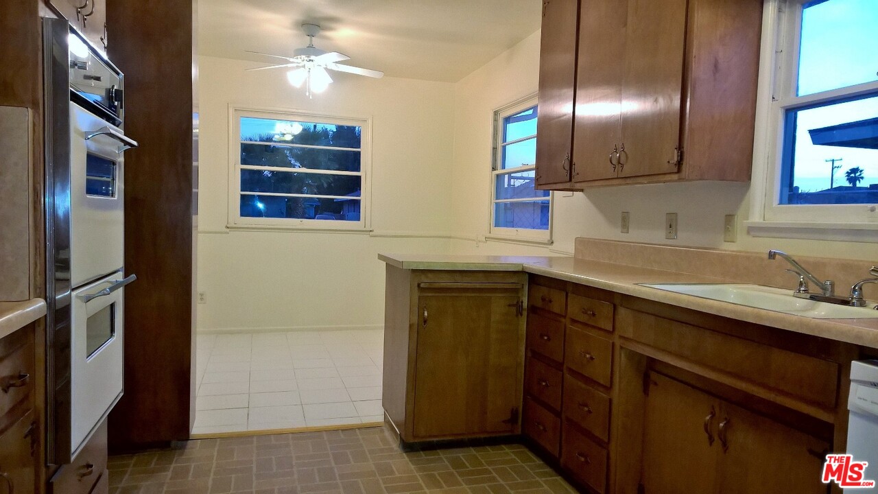 196 East Home Street Rialto, CA 92376 - Photo 5 of 18