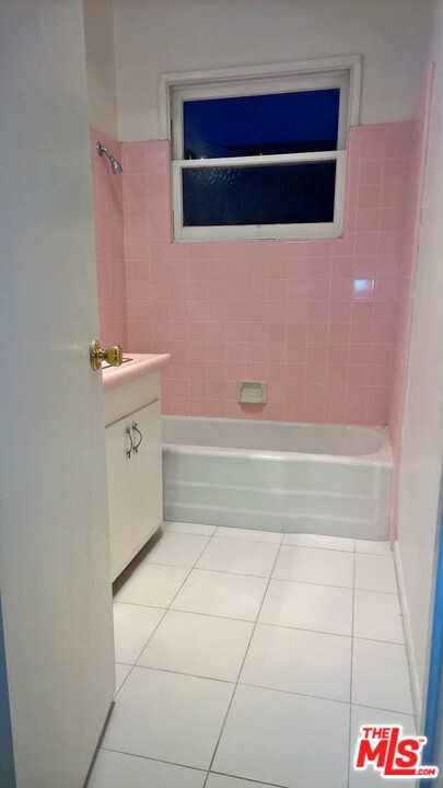 196 East Home Street Rialto, CA 92376 - Photo 7 of 18