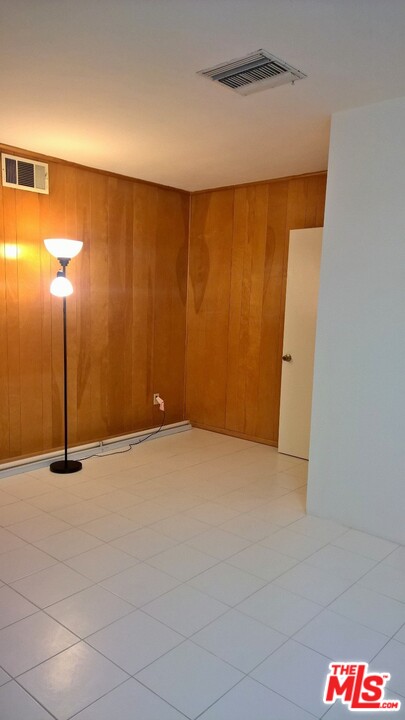 196 East Home Street Rialto, CA 92376 - Photo 8 of 18