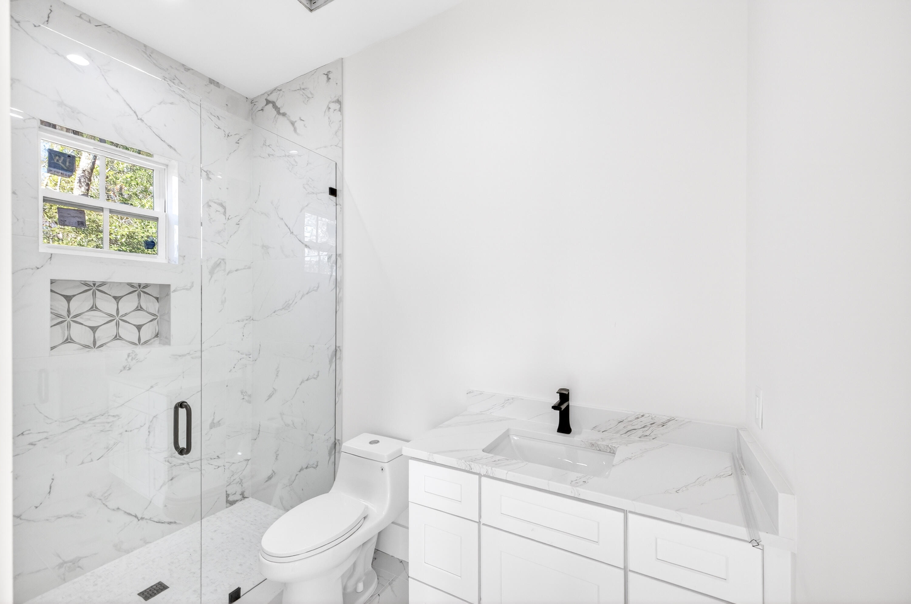 186 Hibernate Way Freeport, FL 32439 - Photo 13 of 48 Guest bathroom