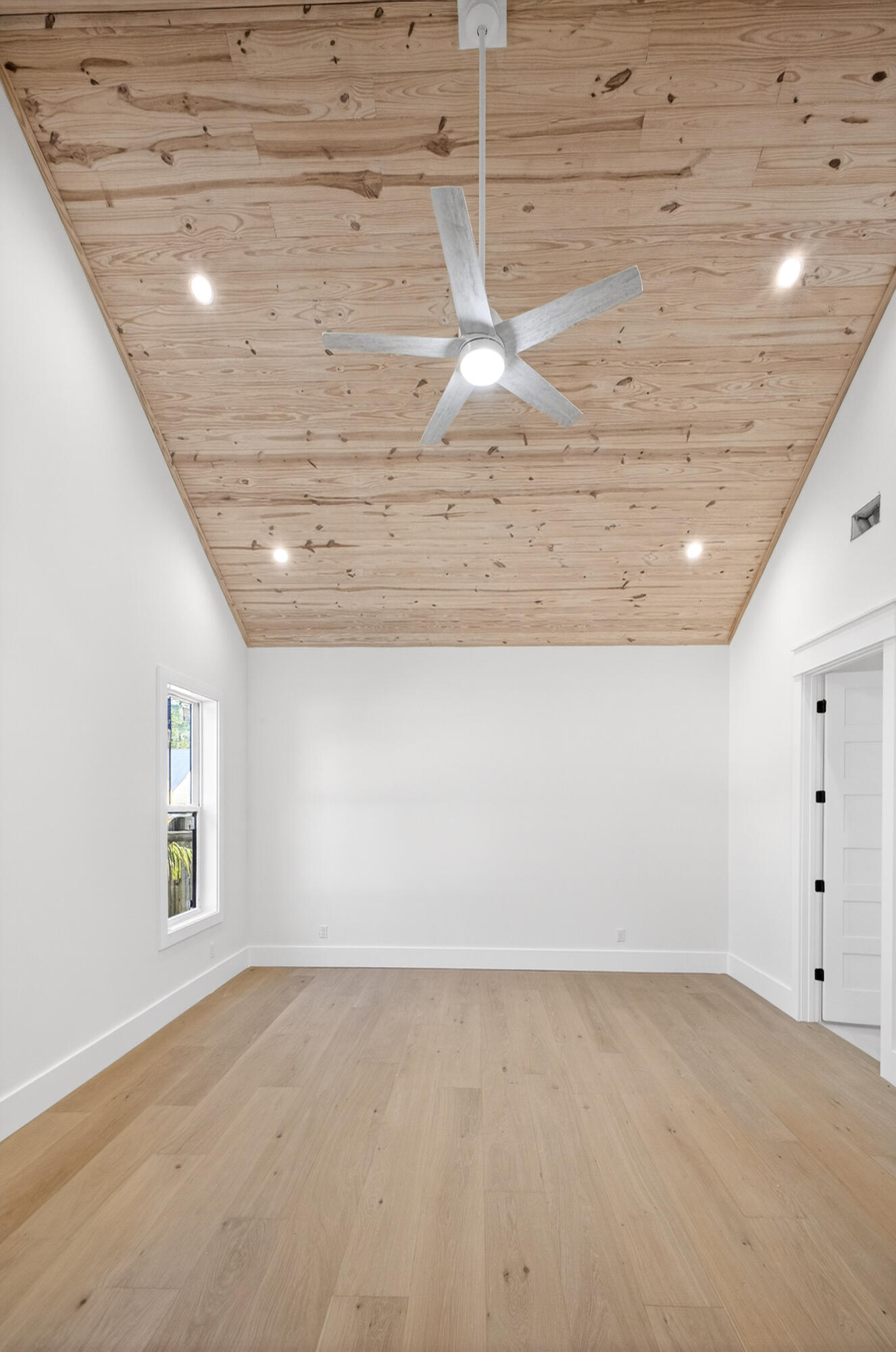 186 Hibernate Way Freeport, FL 32439 - Photo 14 of 48 .