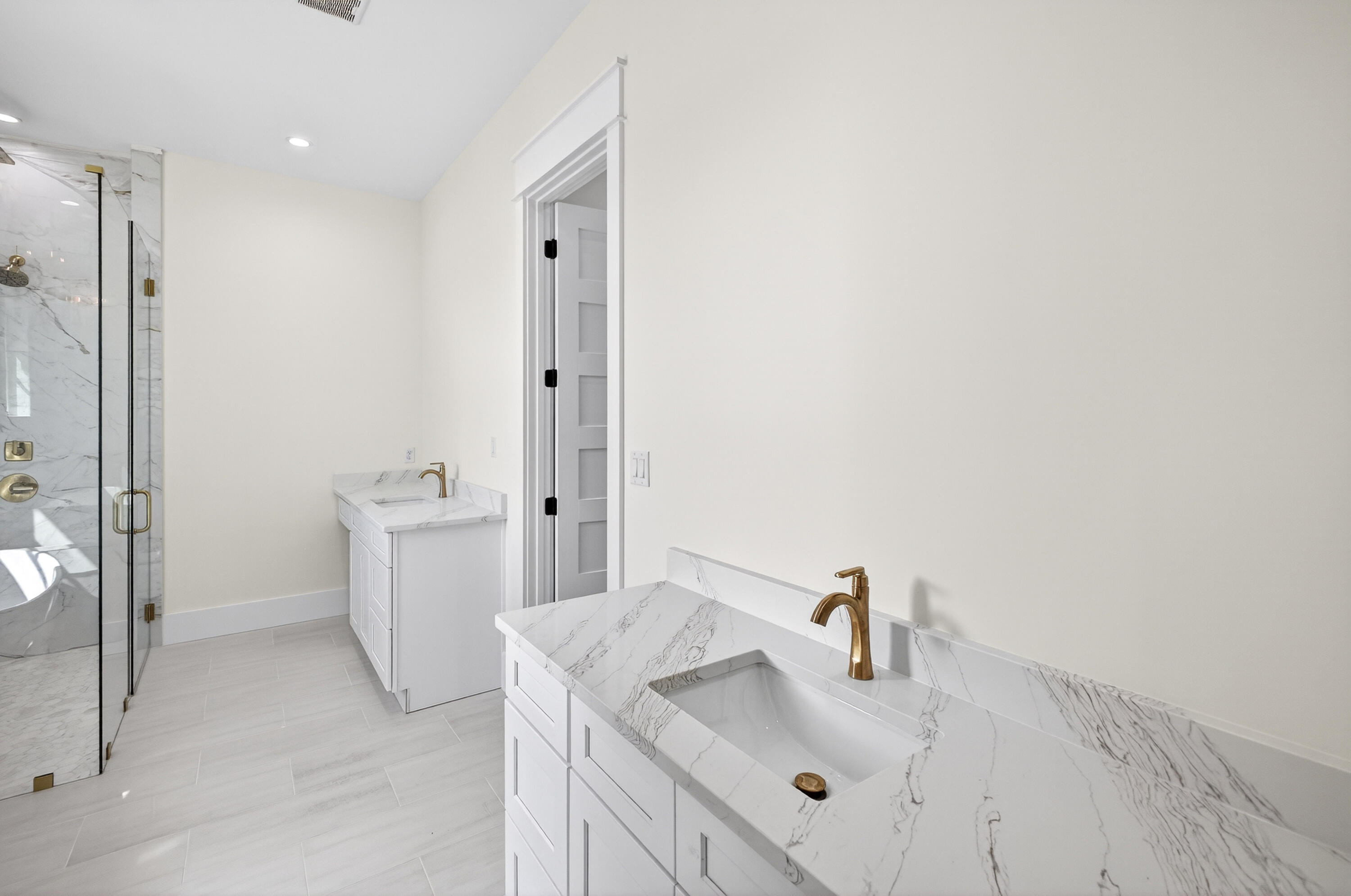 186 Hibernate Way Freeport, FL 32439 - Photo 23 of 48 Primary bath